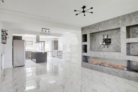 3 bedroom terraced house to rent, Parlaunt Road, Langley SL3