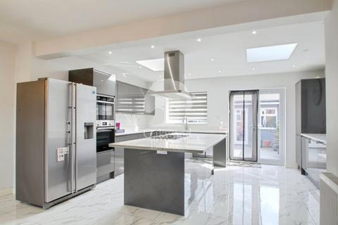 3 bedroom terraced house to rent, Parlaunt Road, Langley SL3