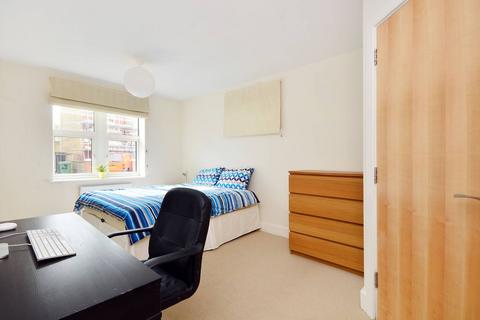 2 bedroom flat to rent, Griffiths Road, Wimbledon, London, SW19