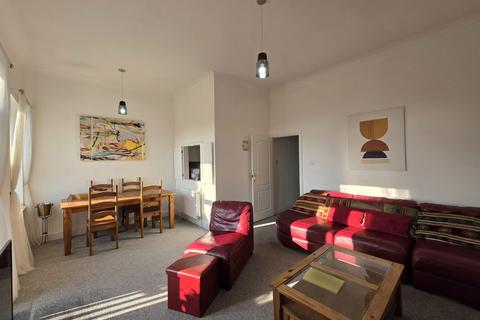 2 bedroom maisonette to rent, Lower Warberry Road, TORQUAY