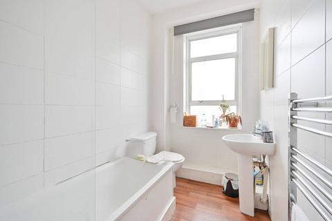 2 bedroom flat to rent, Wells House Road, Acton, London, NW10