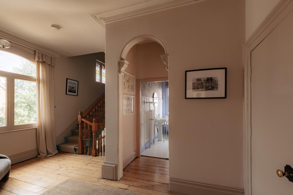 331468 - 22 Avenue Road 53.jpg