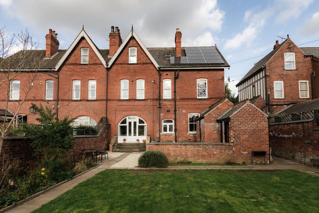 331479 - 22 Avenue Road 64.jpg