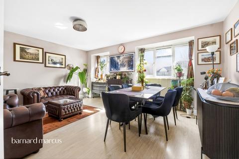 2 bedroom flat for sale, Eaton Road, Sutton