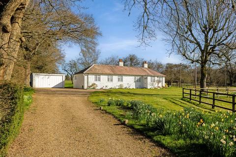 3 bedroom detached house for sale, Old Odiham Road, Alton, Hampshire GU34