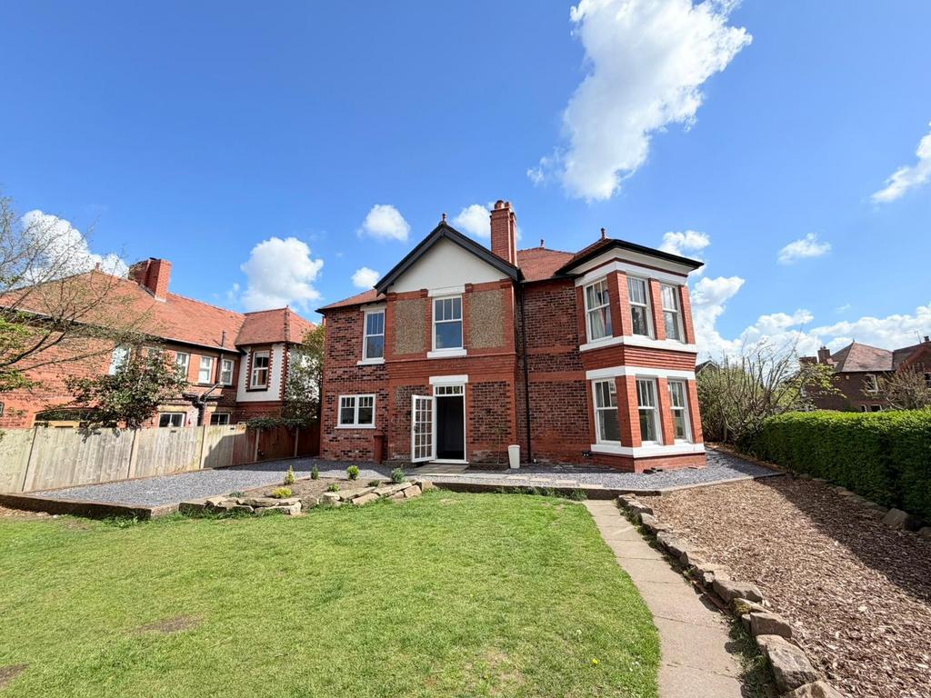 Fluin Lane, FRODSHAM 4 bed detached house to rent - £2,250 pcm (£519 pw)