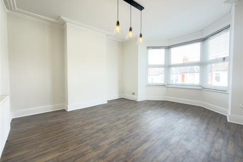 2 bedroom apartment to rent, Dollis Road, London, N3