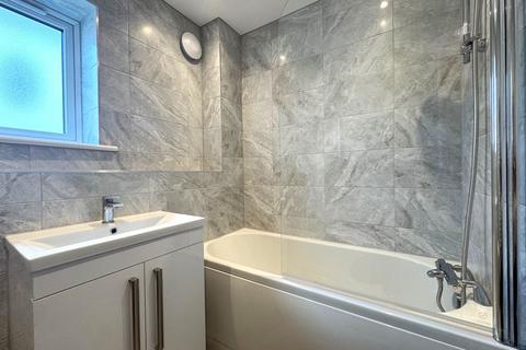 3 bedroom semi-detached house to rent, Waves Way, St Marys Bay