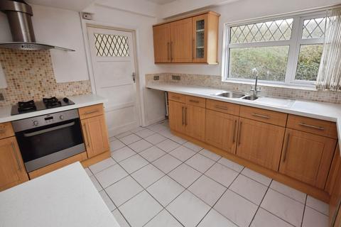 4 bedroom semi-detached house for sale, Thackeray Road