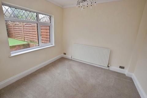 4 bedroom semi-detached house for sale, Thackeray Road