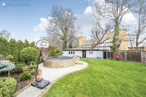 6 bedroom semi-detached house for sale, Mill Close, Carshalton