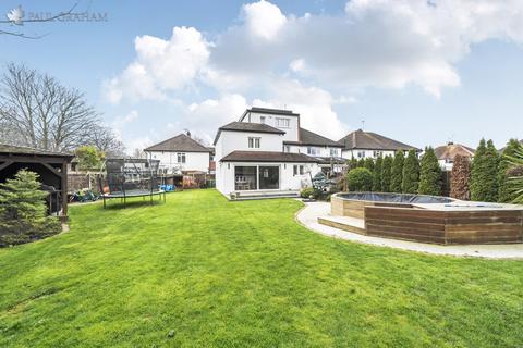 6 bedroom semi-detached house for sale, Mill Close, Carshalton