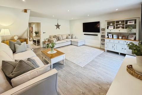 3 bedroom link detached house for sale, Elmhurst Gardens, Trowbridge