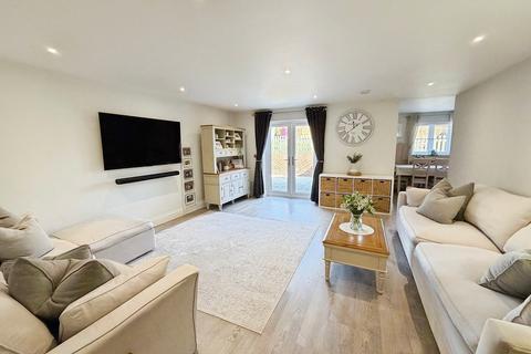 3 bedroom link detached house for sale, Elmhurst Gardens, Trowbridge