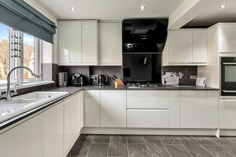 3 bedroom chalet for sale, Kings Orchard, Warminster