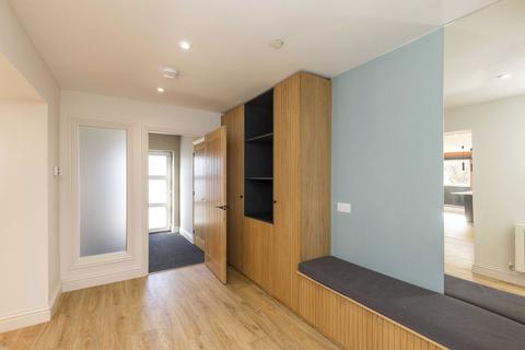 3 bedroom apartment to rent, Slateford Gait, Edinburgh EH11