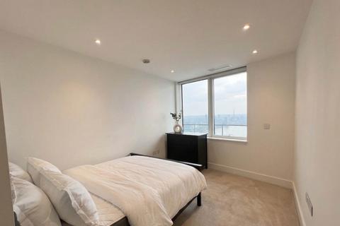 3 bedroom apartment to rent, Three bedroom riverside 22nd floor apartment in the iconic Lombard Wharf