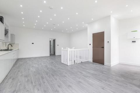 4 bedroom ground floor flat to rent, Grosvenor Avenue, Carshalton SM5