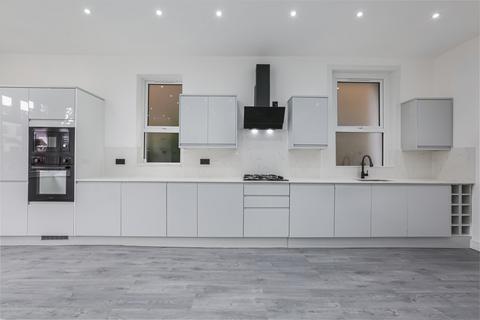 4 bedroom ground floor flat to rent, Grosvenor Avenue, Carshalton SM5