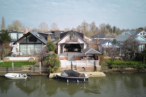 undefined, The Island, Thames Ditton