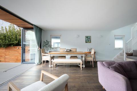 undefined, The Island, Thames Ditton