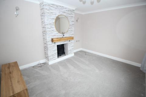 3 bedroom semi-detached house to rent, Garth Avenue, Normanton