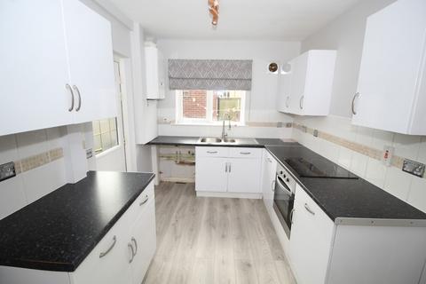 3 bedroom semi-detached house to rent, Garth Avenue, Normanton