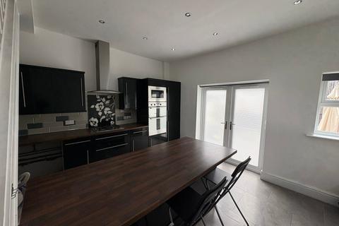 2 bedroom terraced house to rent, Severn Street, Lancashire WN7