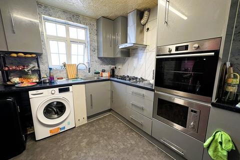 2 bedroom semi-detached house for sale, New Heston Road, Hounslow