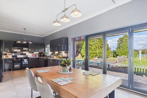 5 bedroom detached house for sale, New Road, Fritton