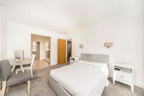 undefined, Goodge Street, London W1T