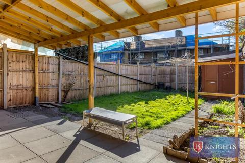 3 bedroom end of terrace house for sale, Brettenham Road, London, N18