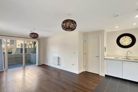 2 bedroom ground floor flat to rent, Addenbrookes Road, Cambridge CB2