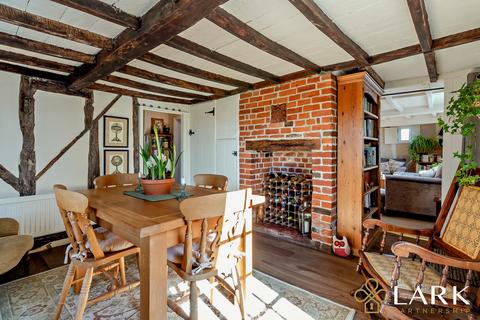 undefined, Nedging Tye