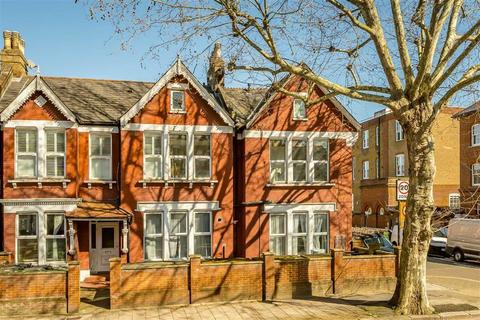3 bedroom flat for sale, Cavendish Road, London SW12