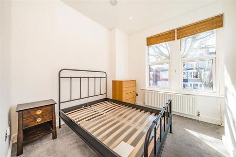3 bedroom flat for sale, Cavendish Road, London SW12