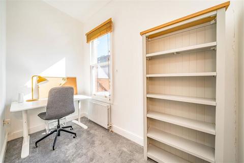 3 bedroom flat for sale, Cavendish Road, London SW12