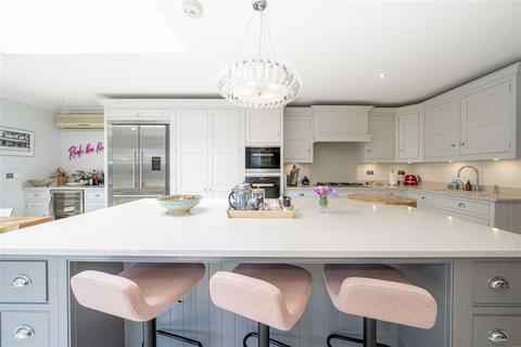 undefined, St. Albans Gardens, Teddington TW11