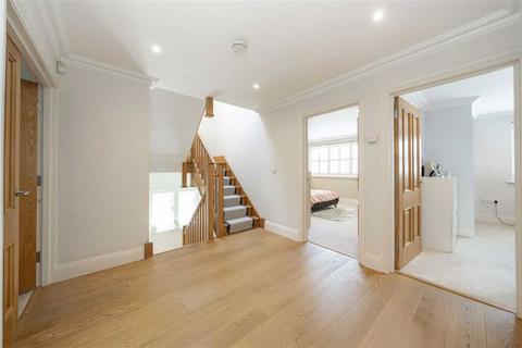 undefined, St. Albans Gardens, Teddington TW11