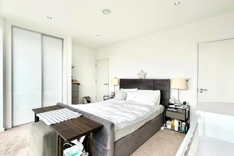 2 bedroom apartment to rent, Lock Side Way, London E16