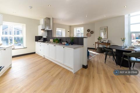 2 bedroom flat to rent, Park Road, Rossendale, BB4