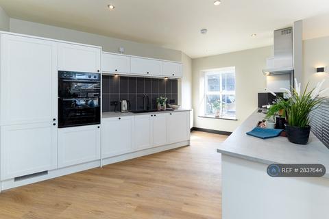 2 bedroom flat to rent, Park Road, Rossendale, BB4