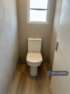 2 bedroom flat to rent, Selwyn Court, London, SE3