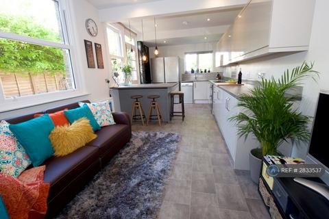 undefined, Brighton Road, Addlestone, KT15