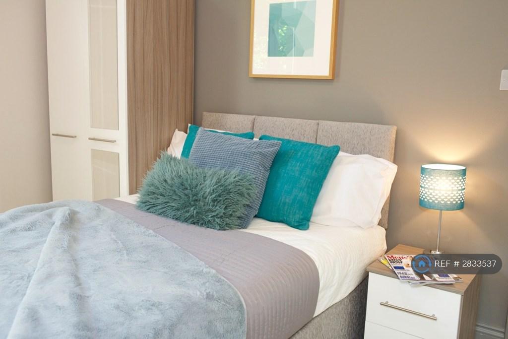 Large Double Room With Ensuite