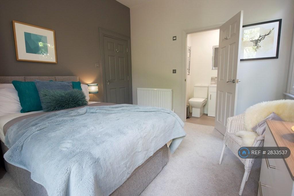 Large Double Room With Ensuite