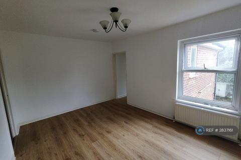 2 bedroom flat to rent, Waylen Street, Reading, RG1