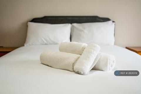 2 bedroom flat to rent, Wingfield Court, London, E14