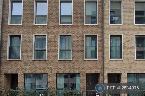 3 bedroom terraced house to rent, Hoy Close, London, NW9