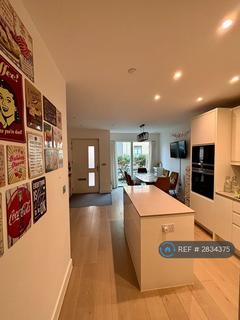3 bedroom terraced house to rent, Hoy Close, London, NW9
